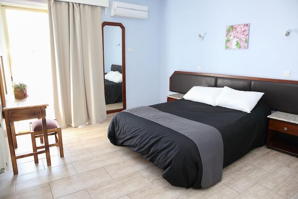 Antonis G. Hotel Apartments โวโรคลินิ ภายนอก รูปภาพ