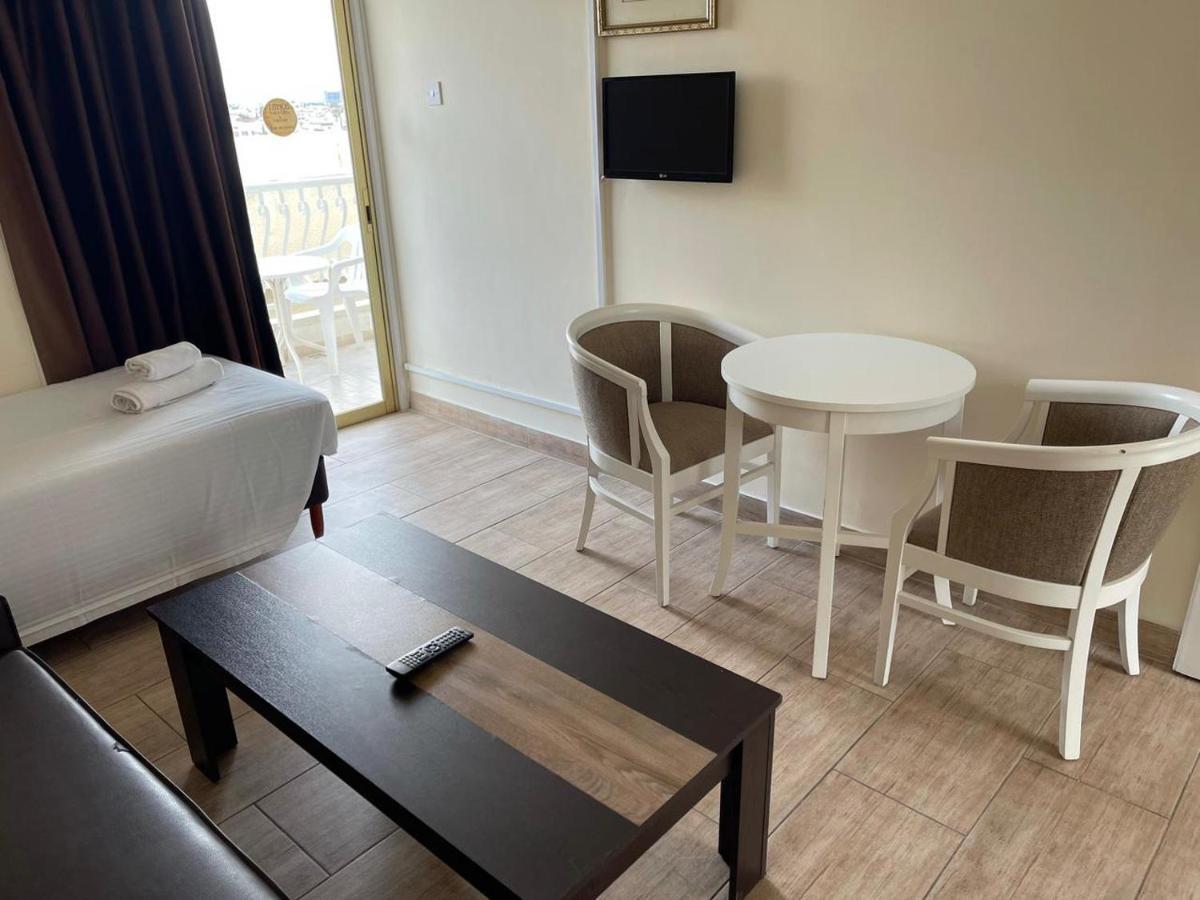 Antonis G. Hotel Apartments โวโรคลินิ ภายนอก รูปภาพ