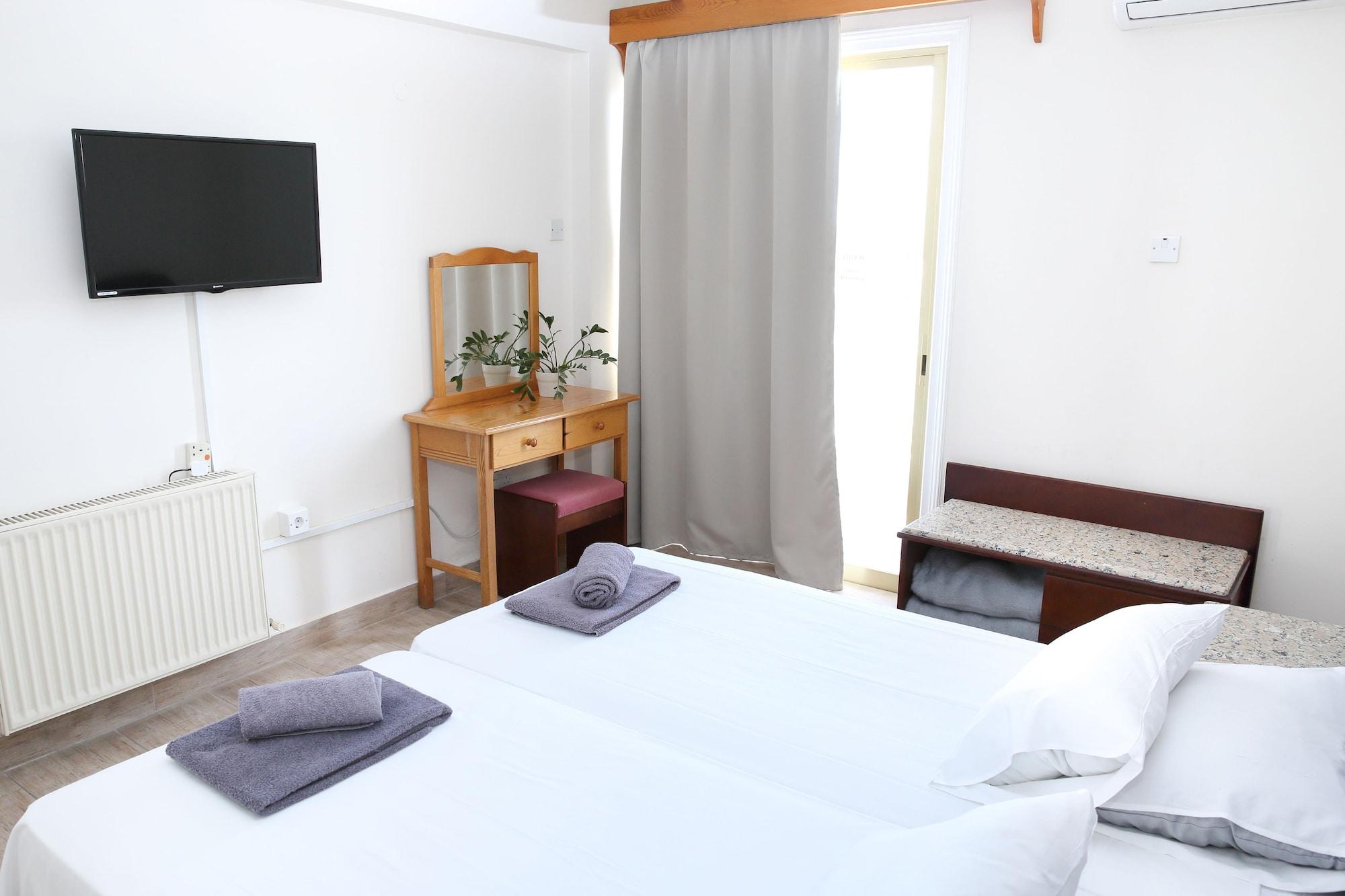 Antonis G. Hotel Apartments โวโรคลินิ ภายนอก รูปภาพ