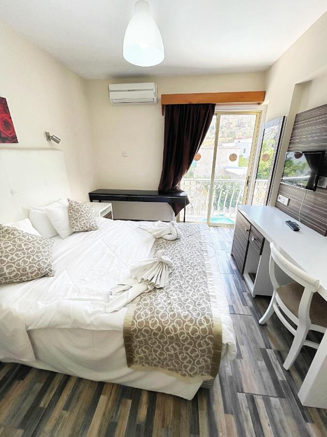 Antonis G. Hotel Apartments โวโรคลินิ ภายนอก รูปภาพ