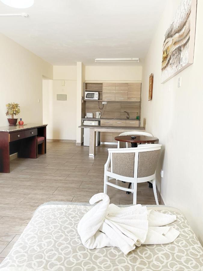 Antonis G. Hotel Apartments โวโรคลินิ ภายนอก รูปภาพ