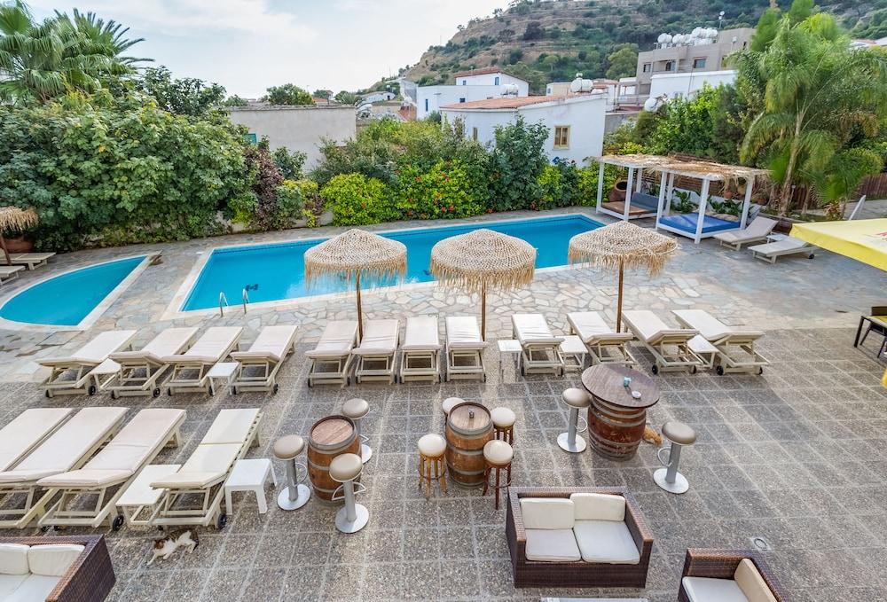 Antonis G. Hotel Apartments โวโรคลินิ ภายนอก รูปภาพ