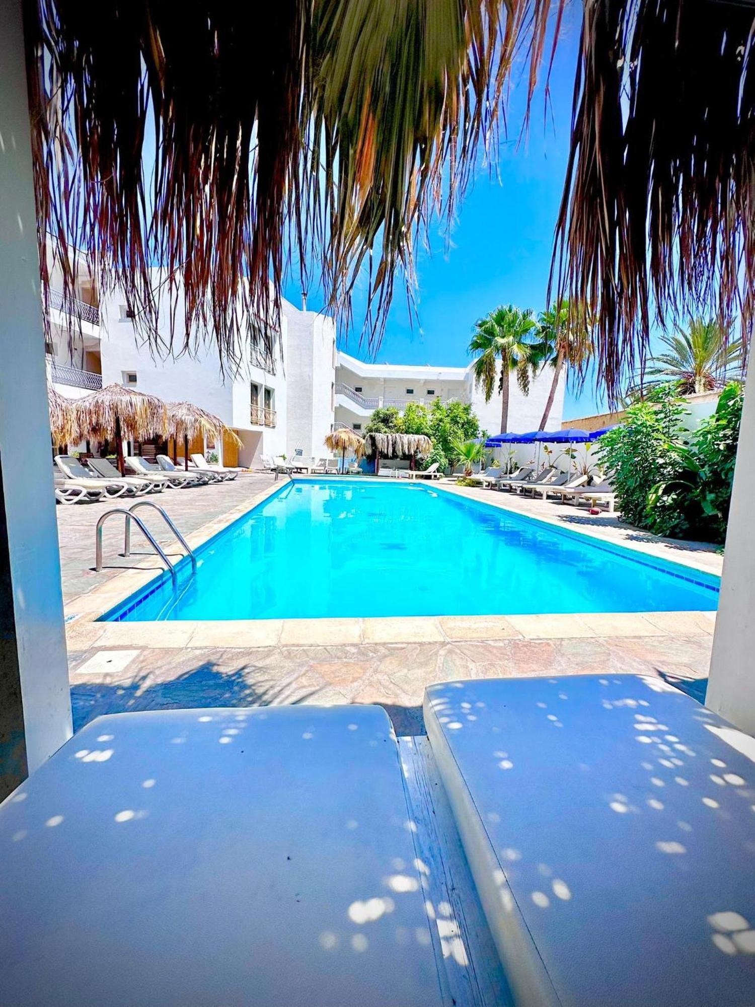 Antonis G. Hotel Apartments โวโรคลินิ ภายนอก รูปภาพ